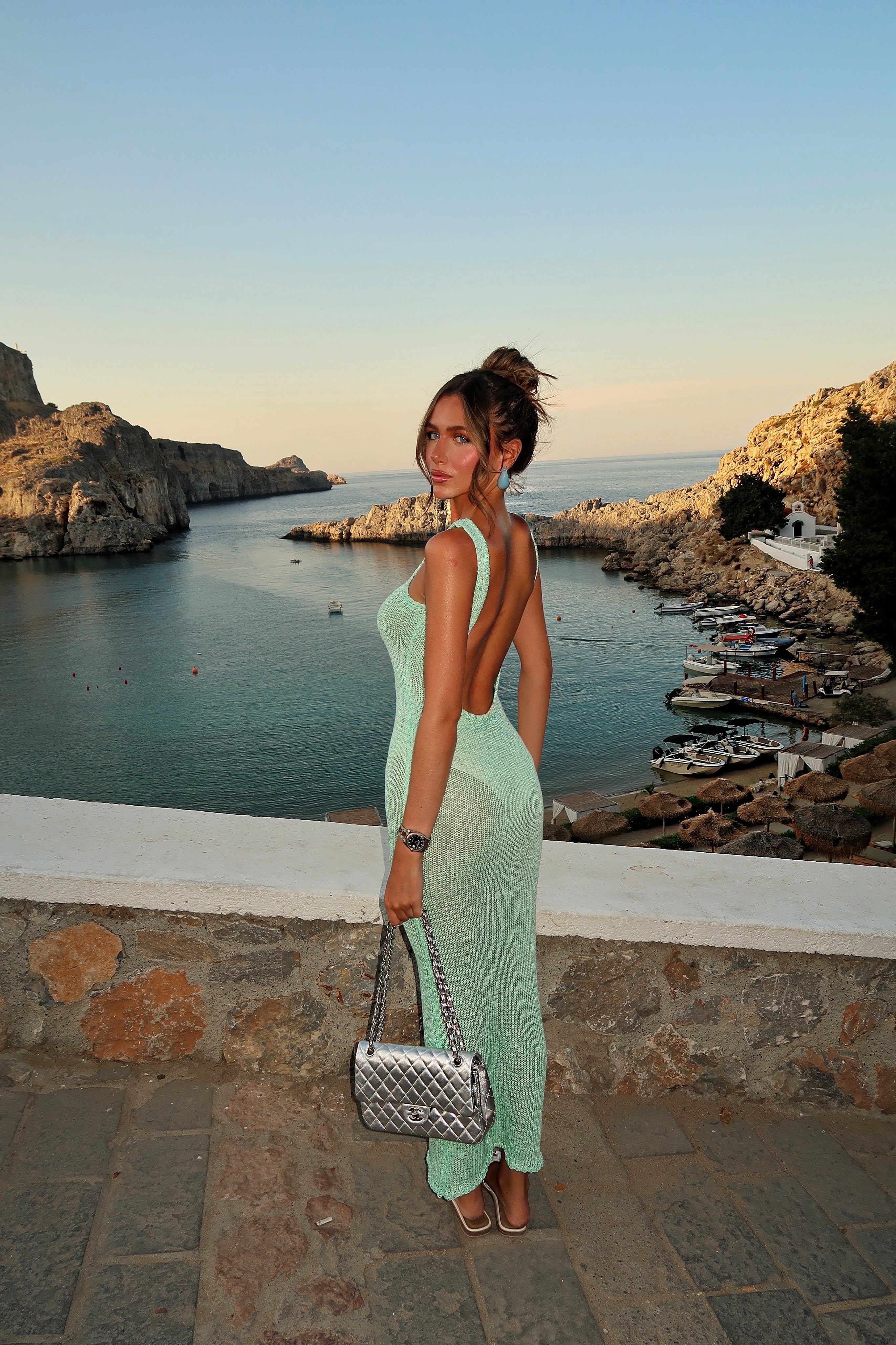 Lana – Rochie de Damă Tricotată Strălucitoare cu Spate Liber