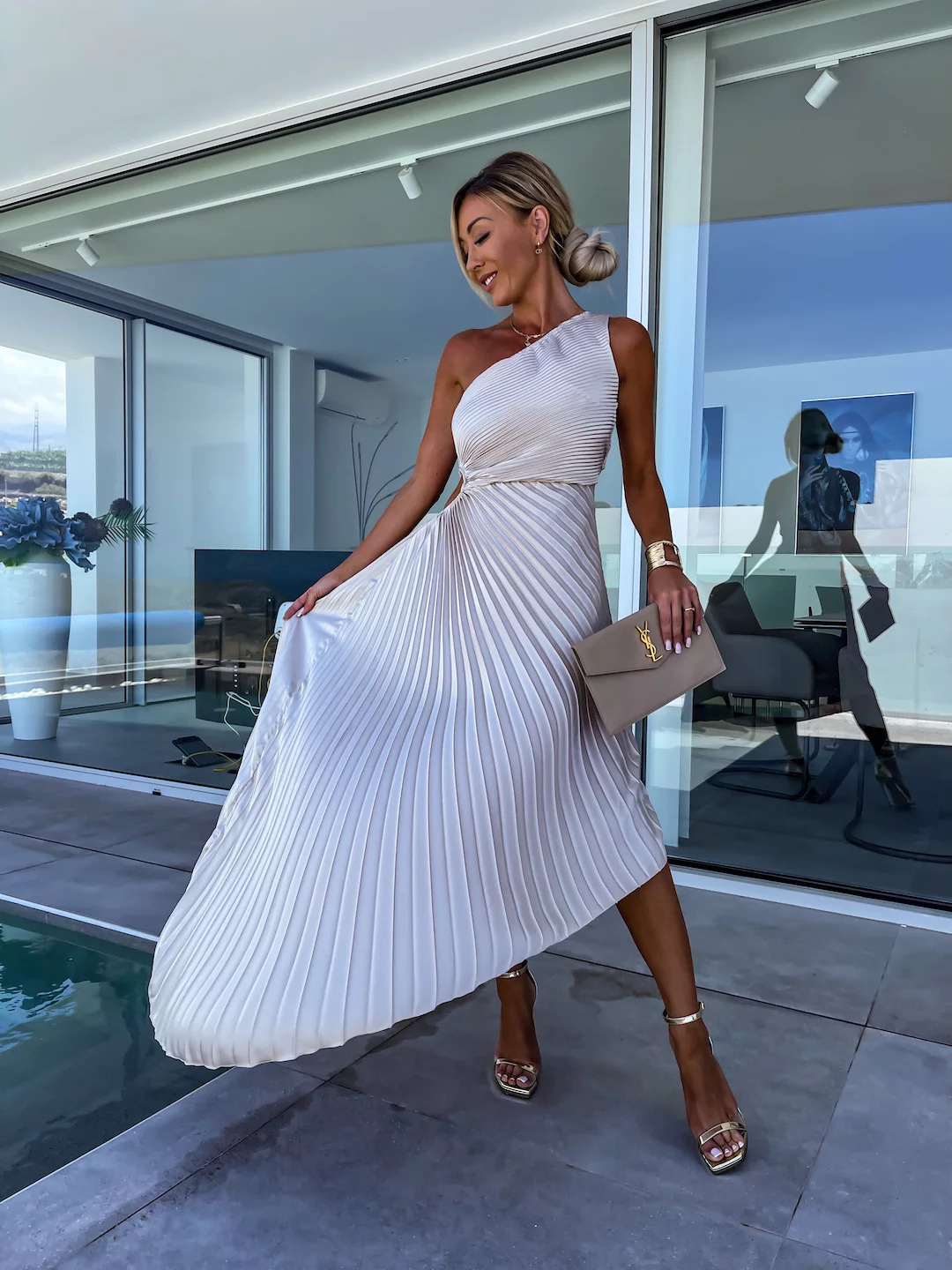 Celeste – Rochie Maxi de Damă Elegantă cu Un Umăr și Pliseuri